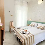 Strand Hotel Отель Габичче-Маре