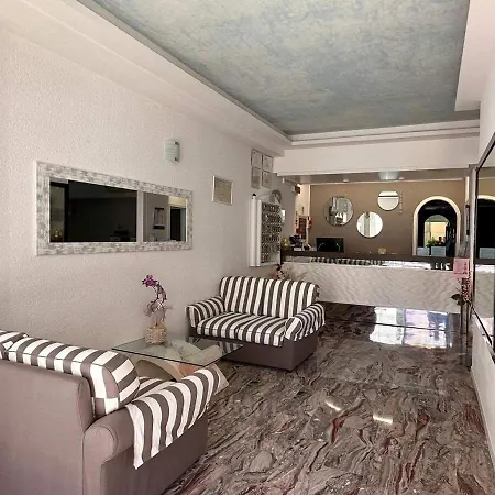 Strand Hotel 3*