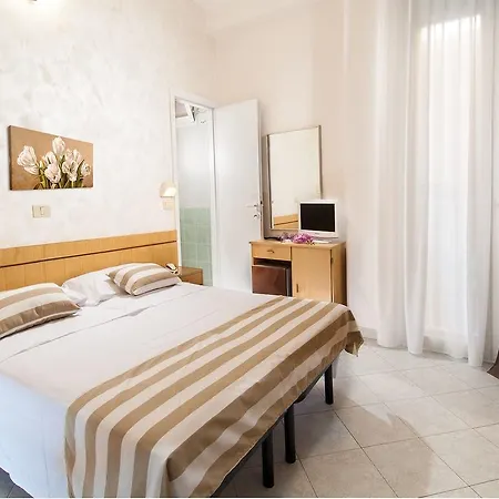 Strand Hotel 3*