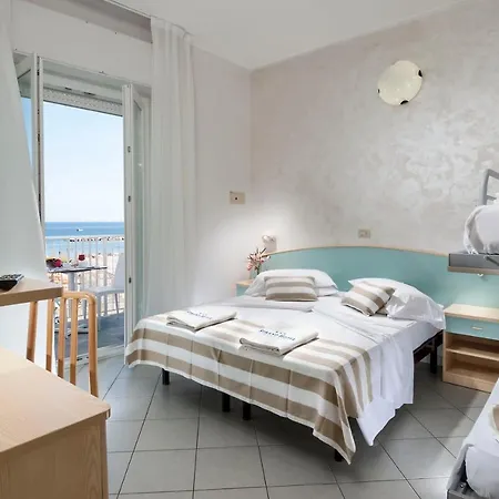 Strand Hotel 3*