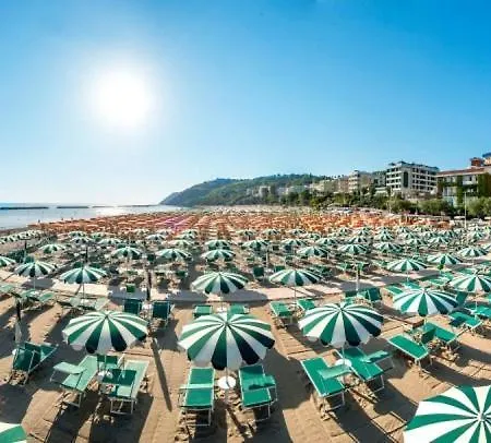 Strand Hotel Hotel