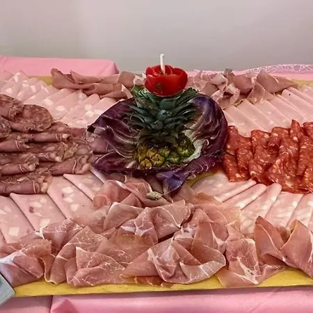 Strand Hotel Отель 3*