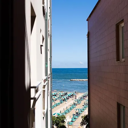 Отель Strand Hotel Габичче-Маре