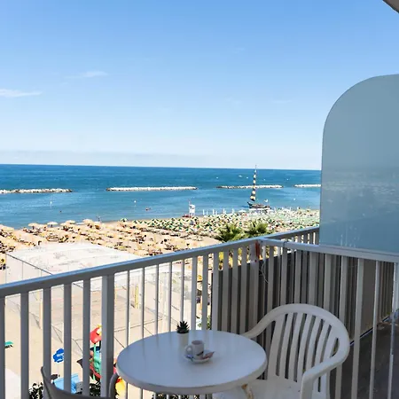 Strand Hotel 3*