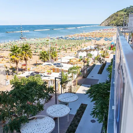 Strand Hotel Отель Габичче-Маре