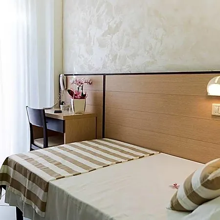 호텔 Strand Hotel 3*