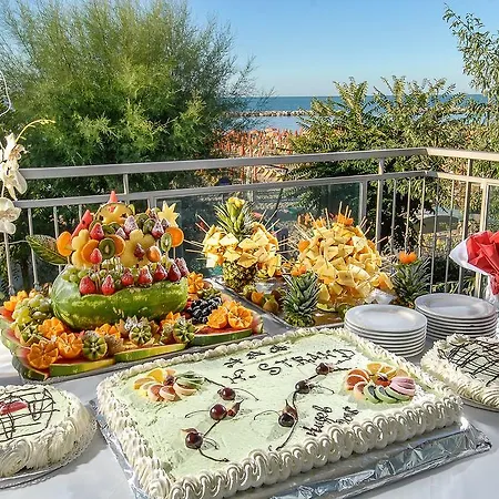 Отель Strand Hotel Габичче-Маре